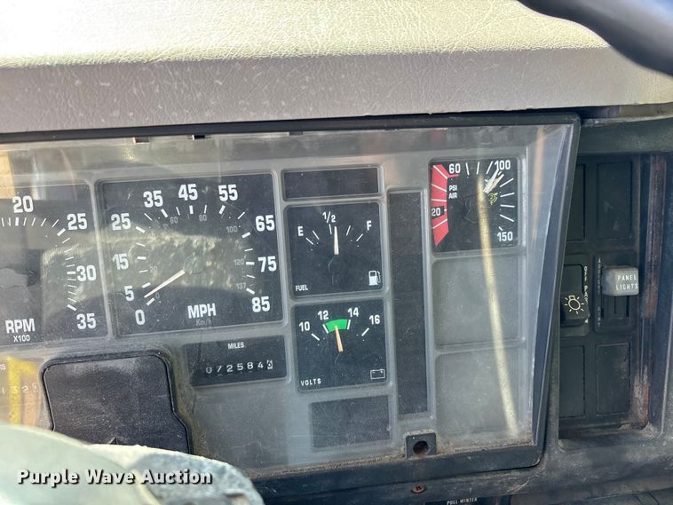image for item DV4340 2000 International 4900 dump truck