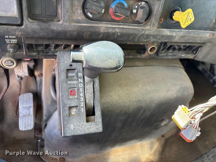 image for item DV4340 2000 International 4900 dump truck