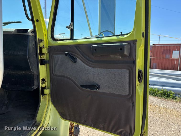 image for item DV4340 2000 International 4900 dump truck