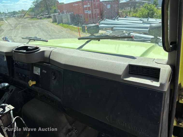 image for item DV4340 2000 International 4900 dump truck