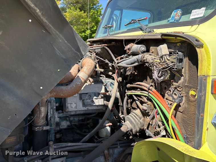 image for item DV4340 2000 International 4900 dump truck