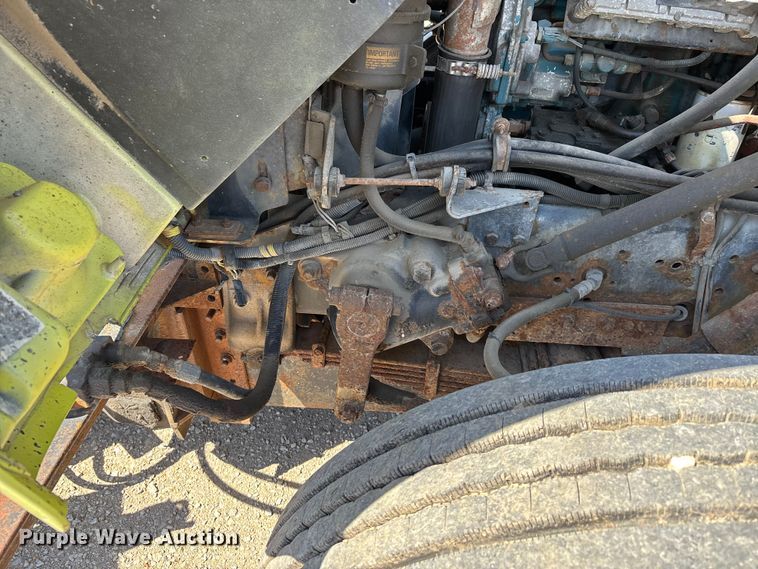 image for item DV4340 2000 International 4900 dump truck