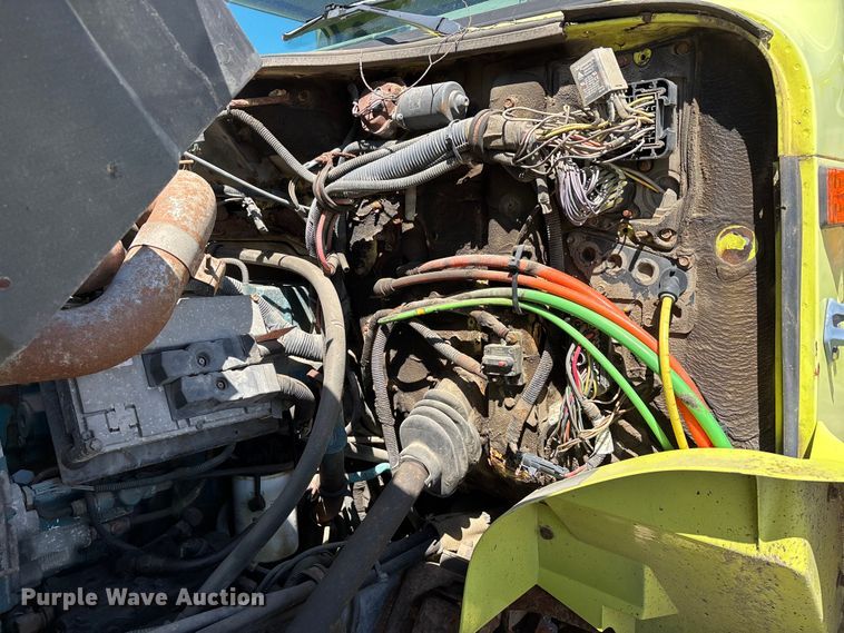 image for item DV4340 2000 International 4900 dump truck