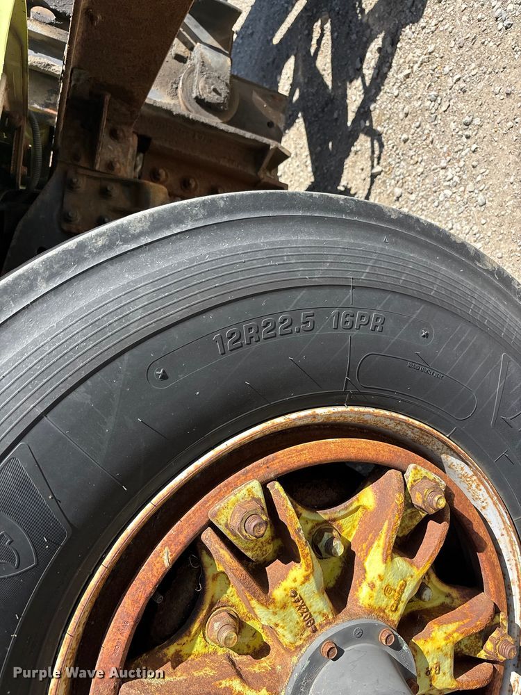 image for item DV4340 2000 International 4900 dump truck