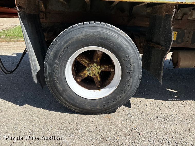 image for item DV4340 2000 International 4900 dump truck