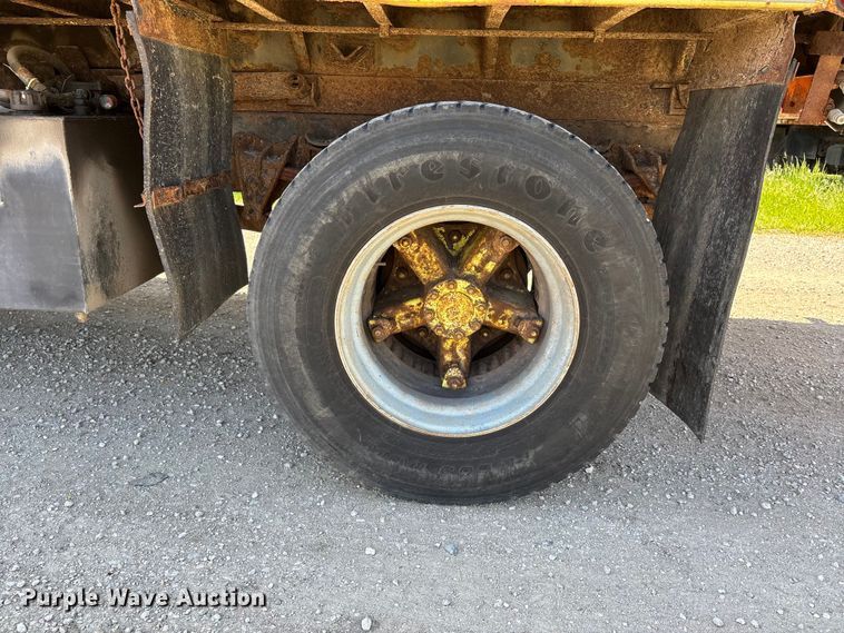 image for item DV4340 2000 International 4900 dump truck