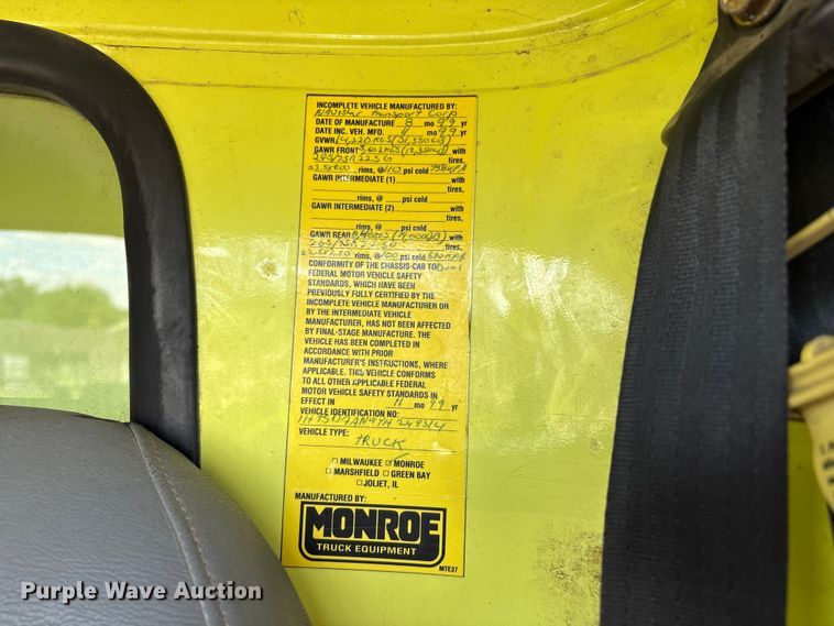 image for item DV4340 2000 International 4900 dump truck