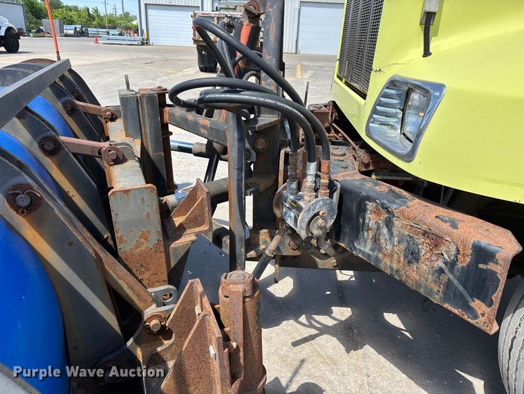 image for item DV4341 2004 Peterbilt 330 dump truck