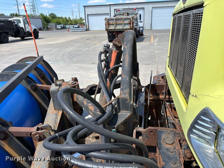 image for item DV4341 2004 Peterbilt 330 dump truck