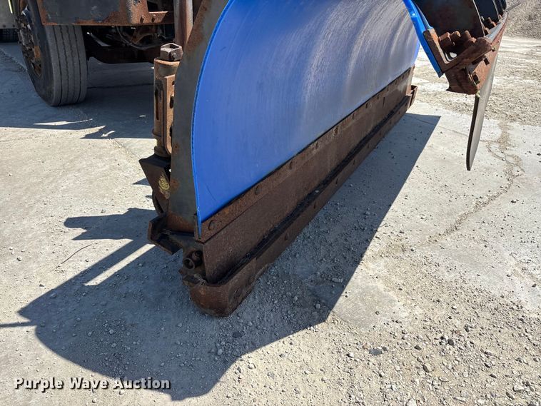 image for item DV4341 2004 Peterbilt 330 dump truck