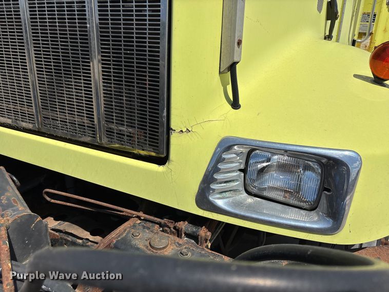 image for item DV4341 2004 Peterbilt 330 dump truck