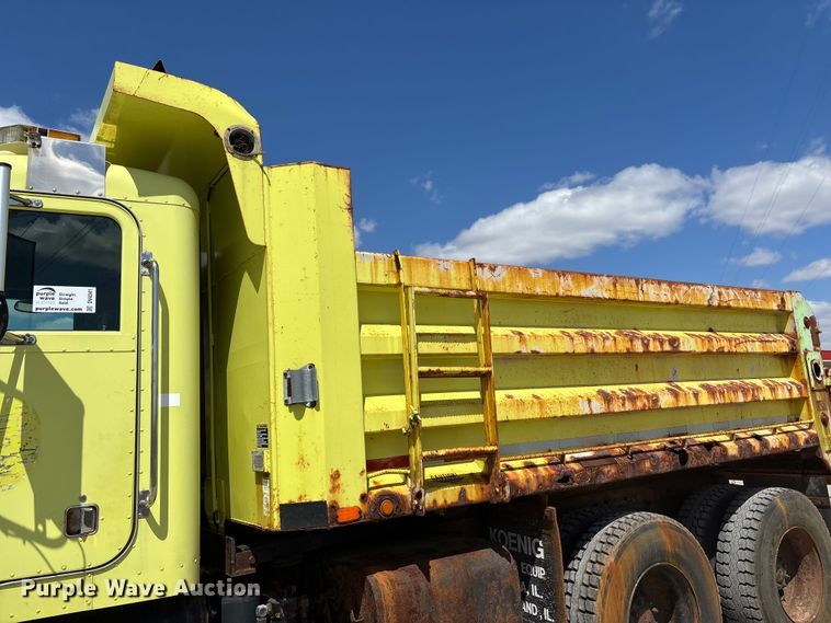 image for item DV4341 2004 Peterbilt 330 dump truck