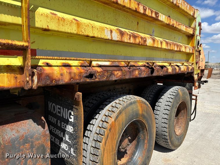 image for item DV4341 2004 Peterbilt 330 dump truck