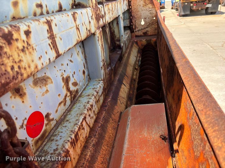 image for item DV4341 2004 Peterbilt 330 dump truck