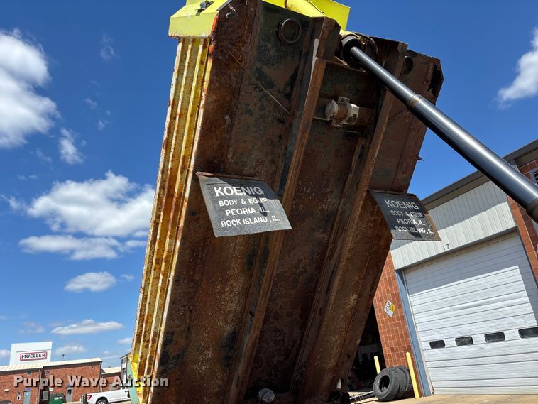 image for item DV4341 2004 Peterbilt 330 dump truck
