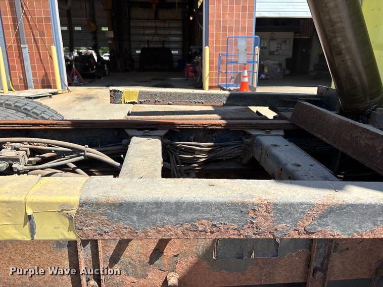 image for item DV4341 2004 Peterbilt 330 dump truck