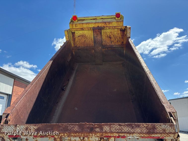 image for item DV4341 2004 Peterbilt 330 dump truck