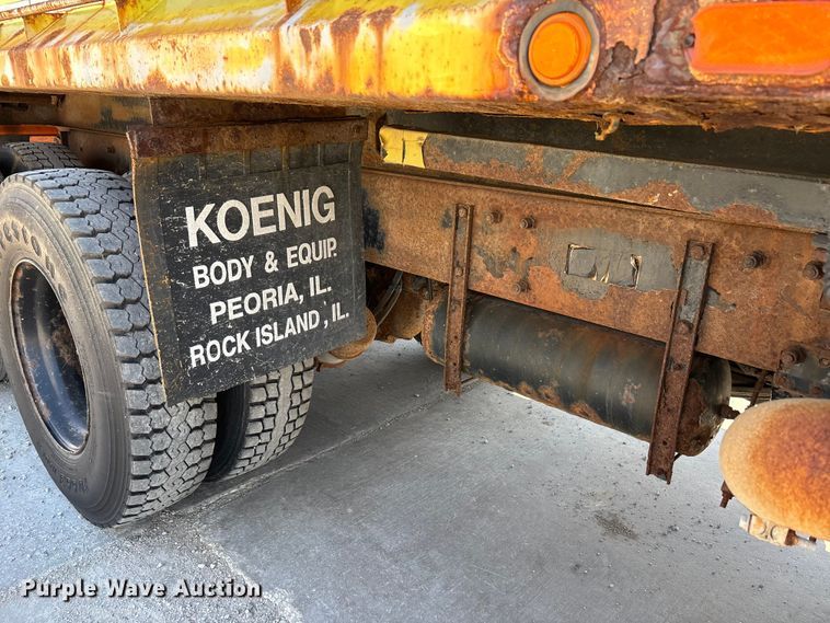image for item DV4341 2004 Peterbilt 330 dump truck