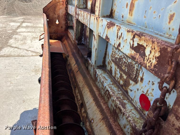 image for item DV4341 2004 Peterbilt 330 dump truck