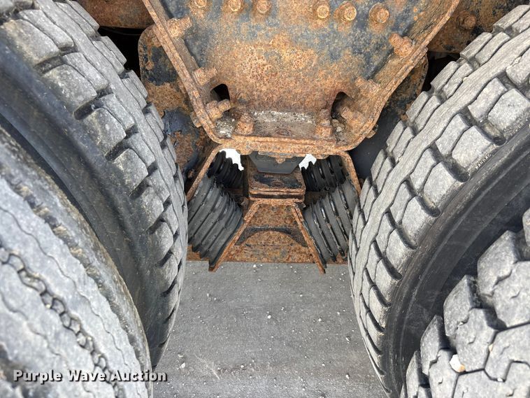 image for item DV4341 2004 Peterbilt 330 dump truck