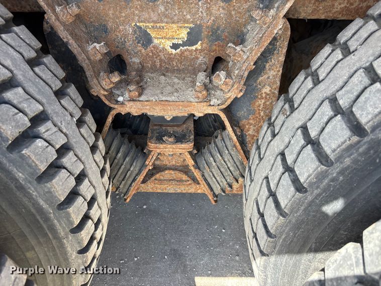 image for item DV4341 2004 Peterbilt 330 dump truck