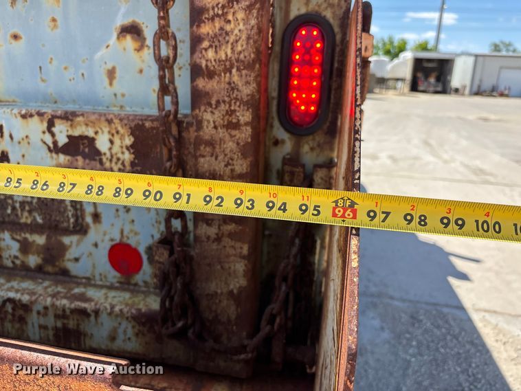 image for item DV4341 2004 Peterbilt 330 dump truck