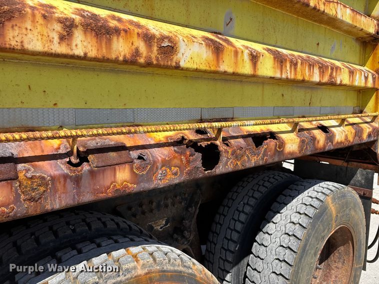 image for item DV4341 2004 Peterbilt 330 dump truck