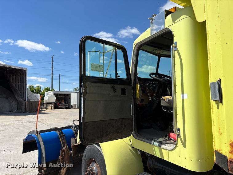 image for item DV4341 2004 Peterbilt 330 dump truck