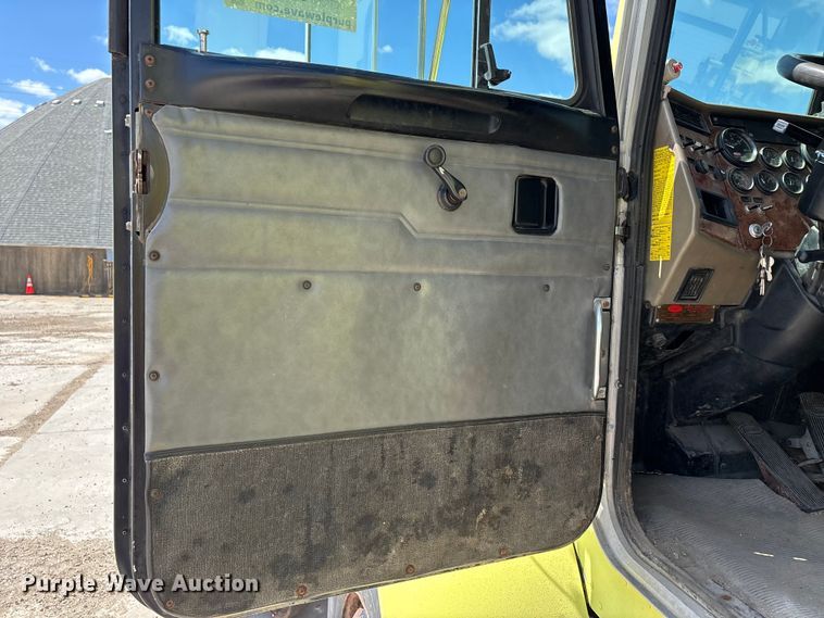 image for item DV4341 2004 Peterbilt 330 dump truck