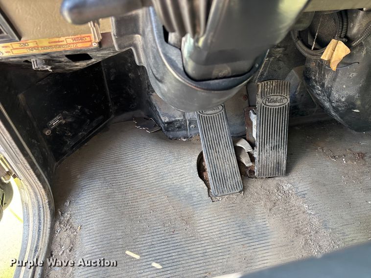 image for item DV4341 2004 Peterbilt 330 dump truck
