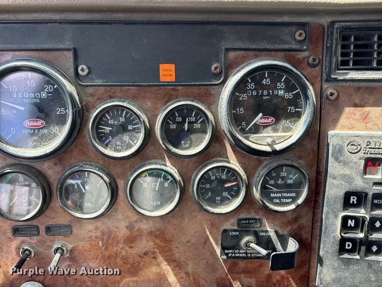 image for item DV4341 2004 Peterbilt 330 dump truck