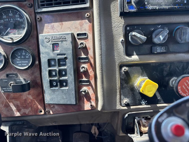 image for item DV4341 2004 Peterbilt 330 dump truck