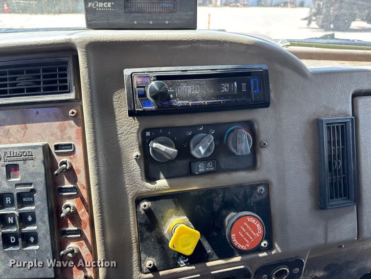 image for item DV4341 2004 Peterbilt 330 dump truck