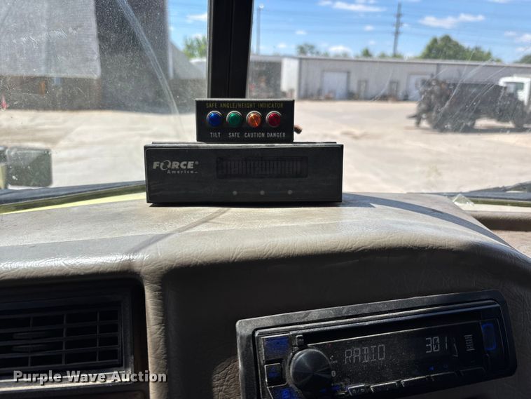 image for item DV4341 2004 Peterbilt 330 dump truck
