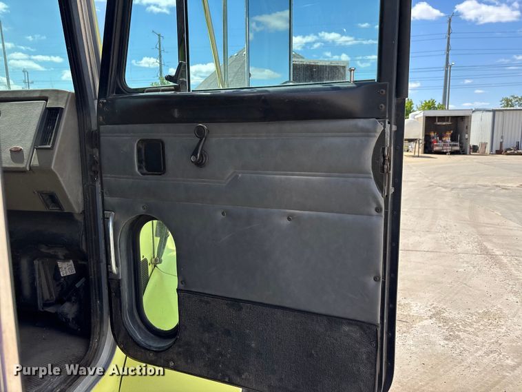 image for item DV4341 2004 Peterbilt 330 dump truck