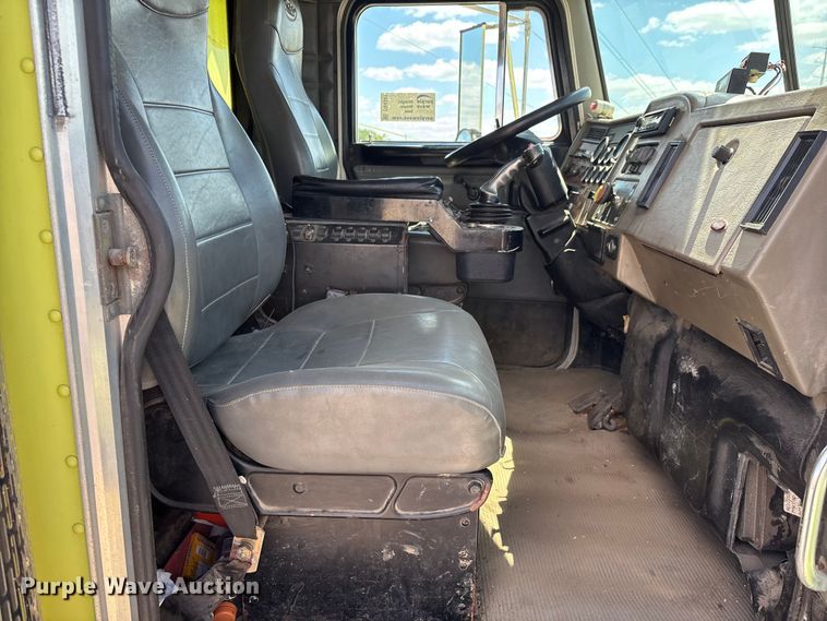 image for item DV4341 2004 Peterbilt 330 dump truck
