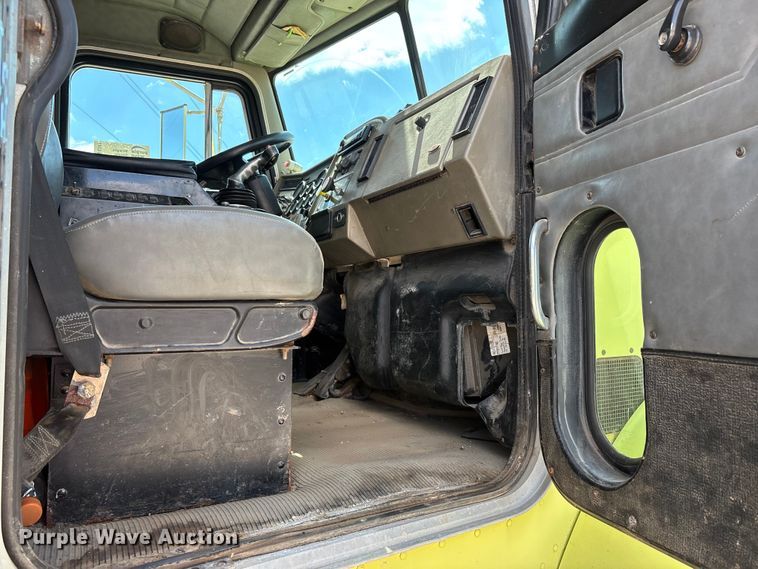 image for item DV4341 2004 Peterbilt 330 dump truck