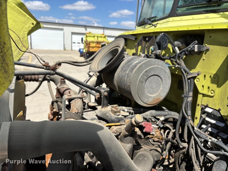 image for item DV4341 2004 Peterbilt 330 dump truck