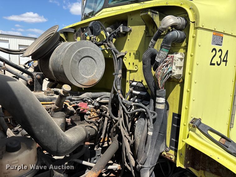 image for item DV4341 2004 Peterbilt 330 dump truck