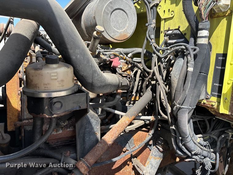 image for item DV4341 2004 Peterbilt 330 dump truck