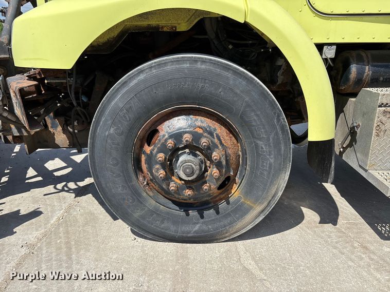 image for item DV4341 2004 Peterbilt 330 dump truck