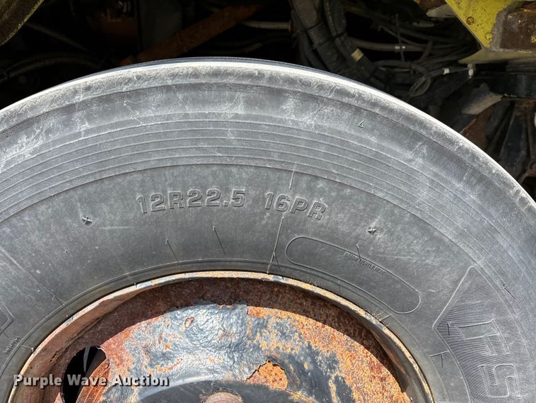 image for item DV4341 2004 Peterbilt 330 dump truck