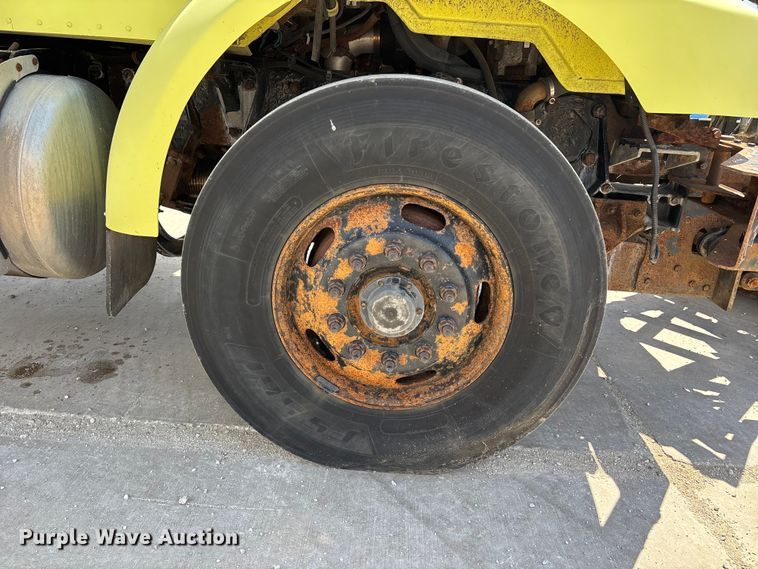 image for item DV4341 2004 Peterbilt 330 dump truck