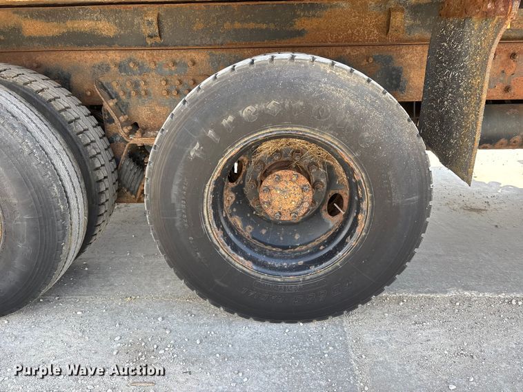 image for item DV4341 2004 Peterbilt 330 dump truck