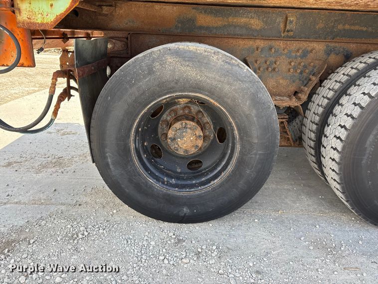 image for item DV4341 2004 Peterbilt 330 dump truck