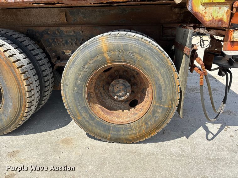 image for item DV4341 2004 Peterbilt 330 dump truck