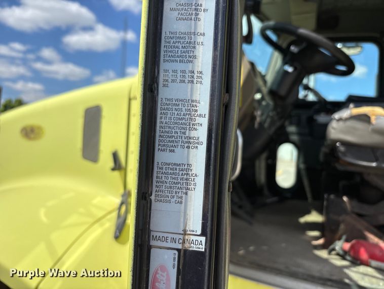 image for item DV4341 2004 Peterbilt 330 dump truck