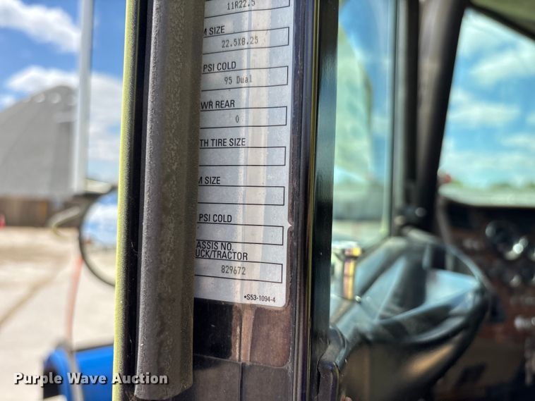 image for item DV4341 2004 Peterbilt 330 dump truck
