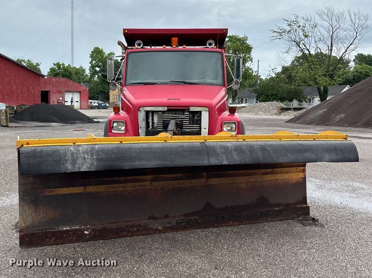 image for item DV4382 2001 Freightliner FL80 dump truck