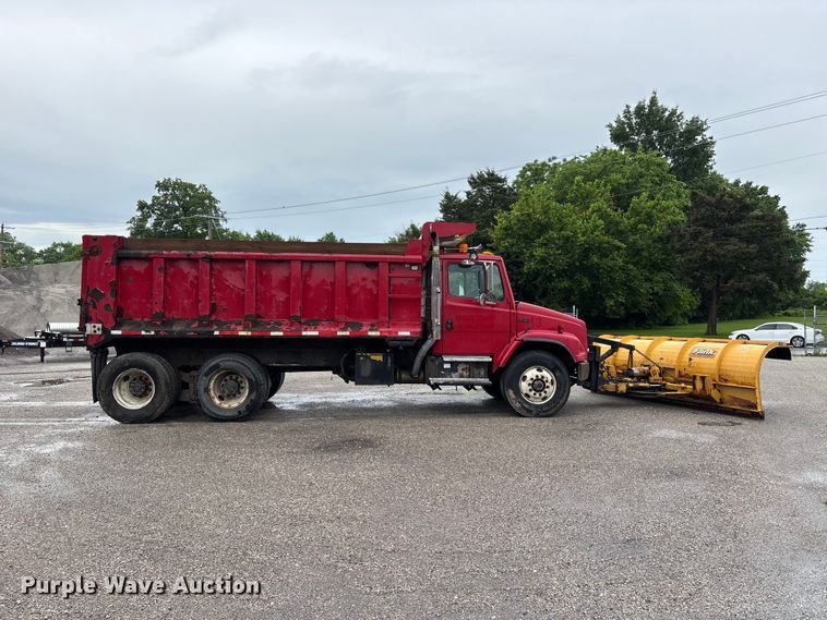 image for item DV4382 2001 Freightliner FL80 dump truck